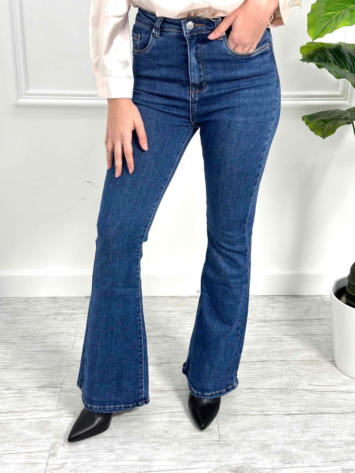 Jeans elastico Blue vita alta a zampa 8057