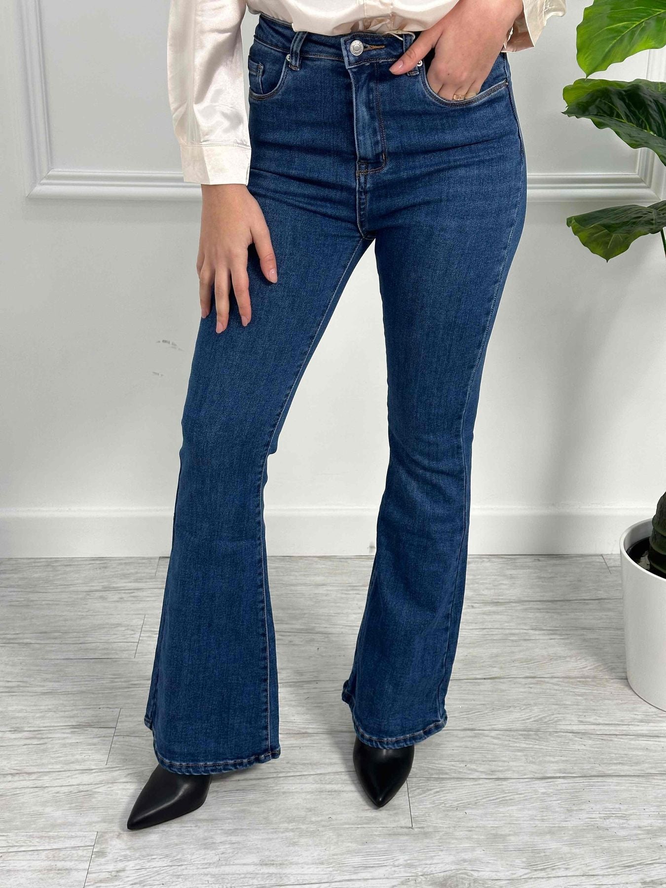 Jeans elastico Blue vita alta a zampa 8057