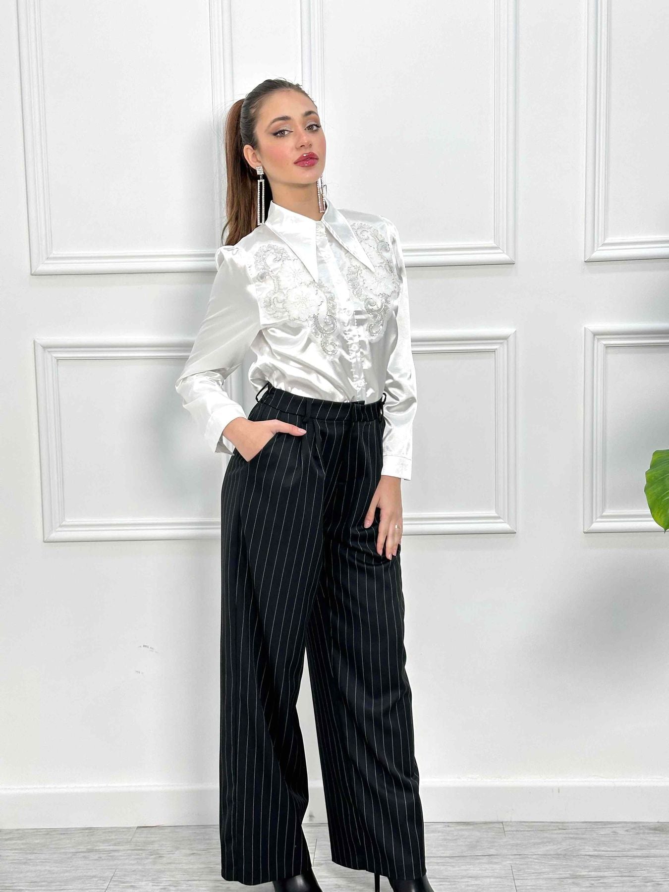 Pantalone a palazzo con elastico in vita a rigo di gesso VCT38