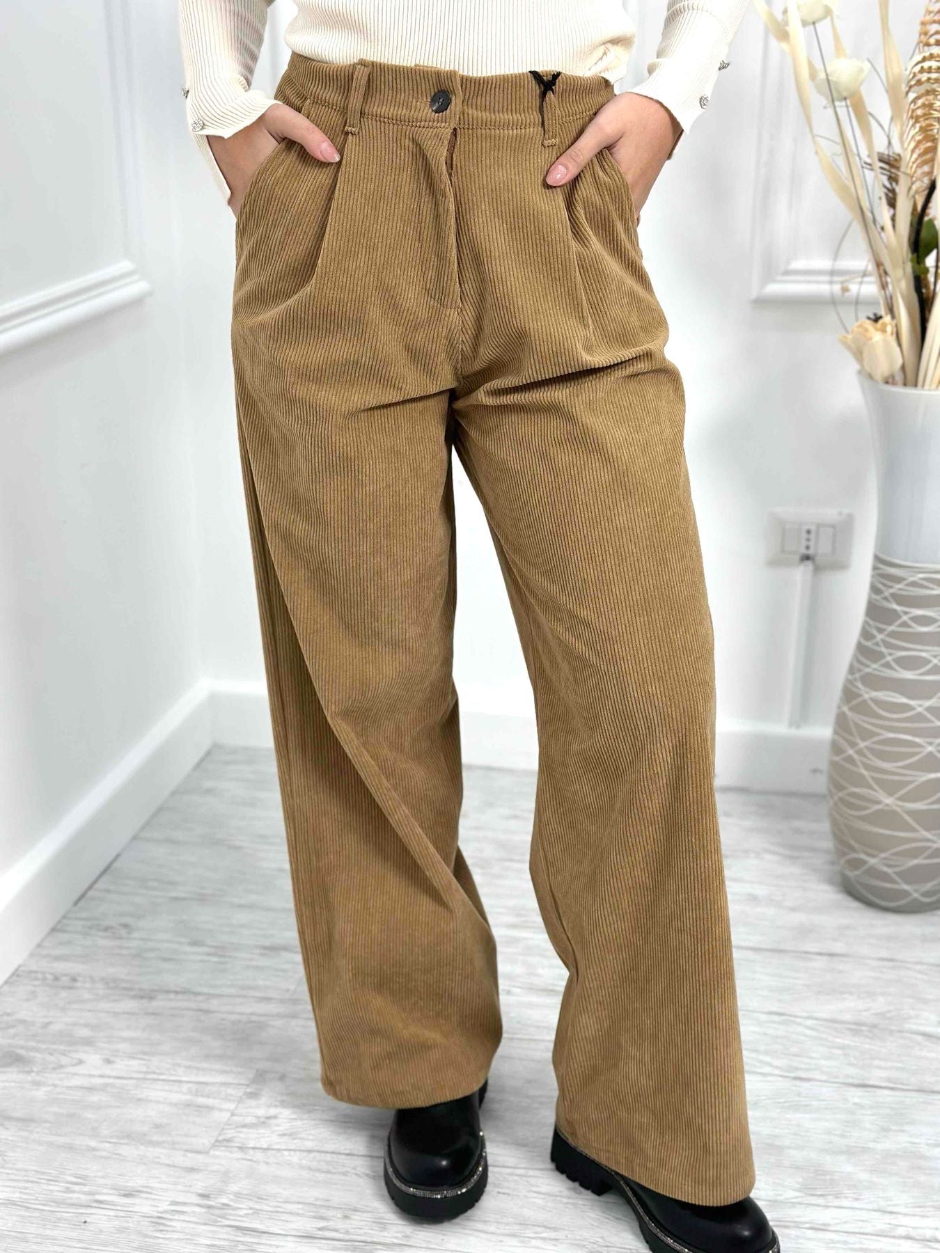 Pantalone a palazzo con pence in velluto VT10