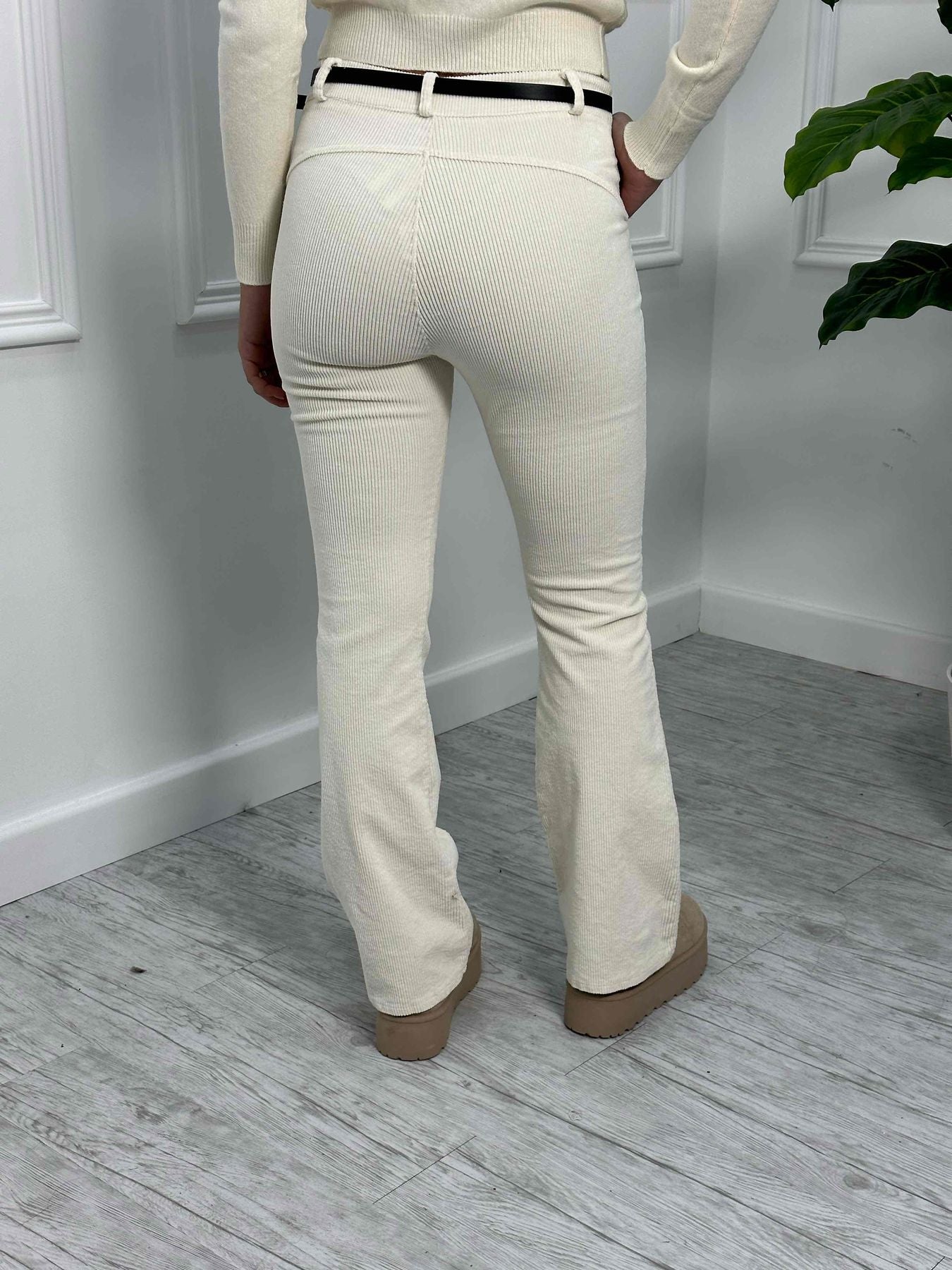 Pantalone a zampa in velluto GIA5010