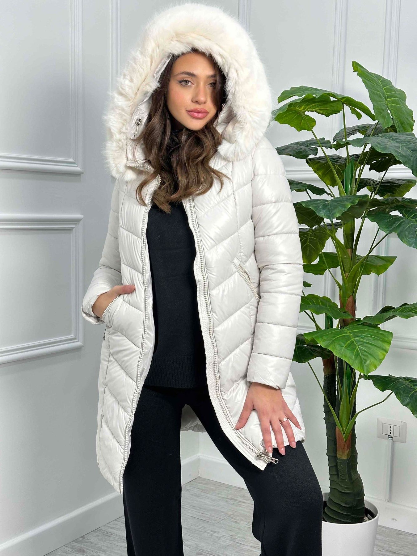 Giubbotto lungo con cappuccio e pelliccia ecofour removibile MB0252