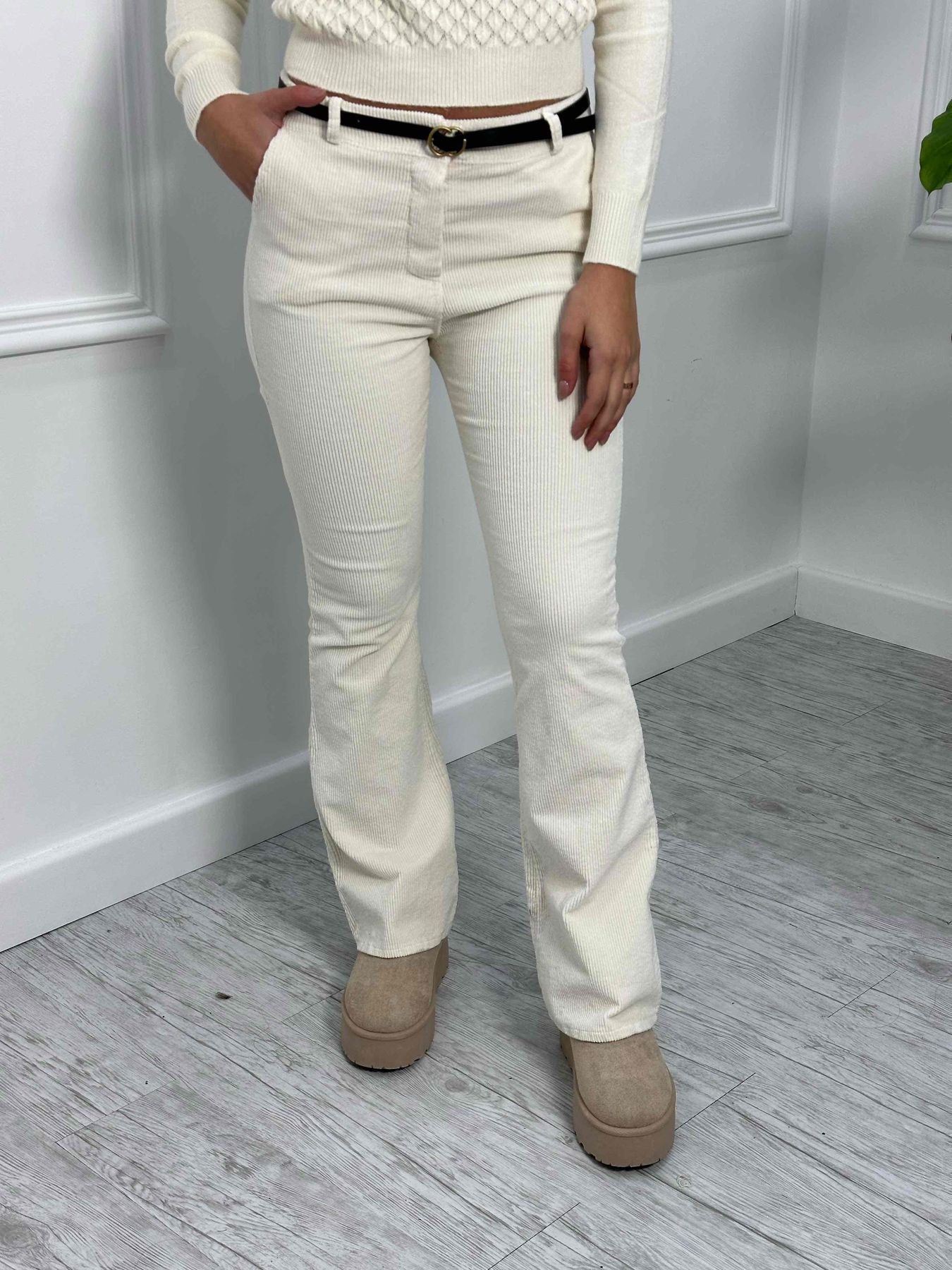 Pantalone a zampa in velluto GIA5010