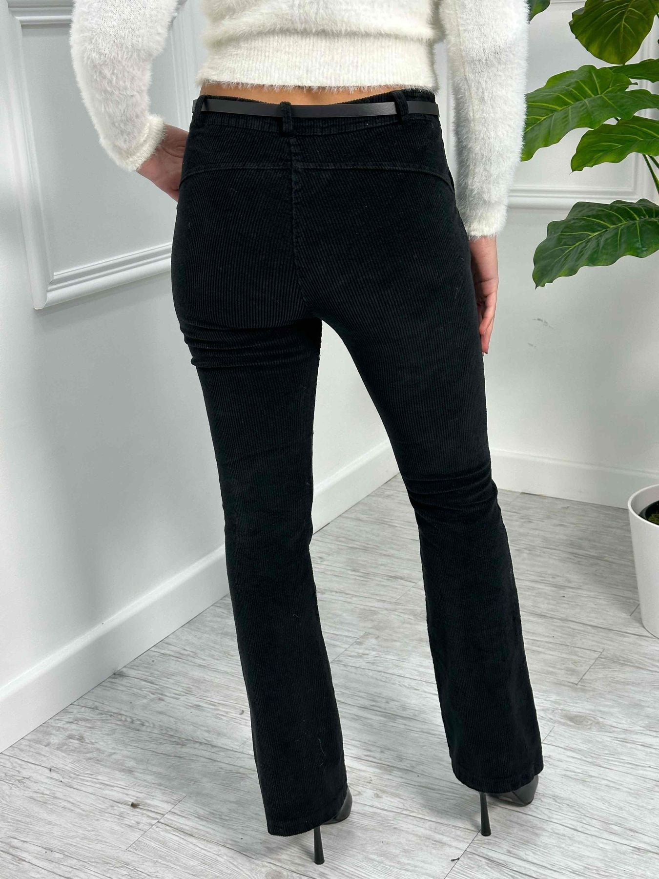 Pantalone a zampa in velluto GIA5010